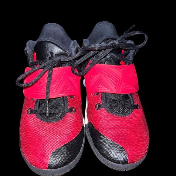Youth Nike Kyrie Flytrap 3 Black & Red Sz 5Y Big Kid 2019 - Picture 2 of 8